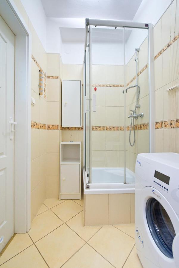 Kawalerka Na Weglarskiej Apartment *